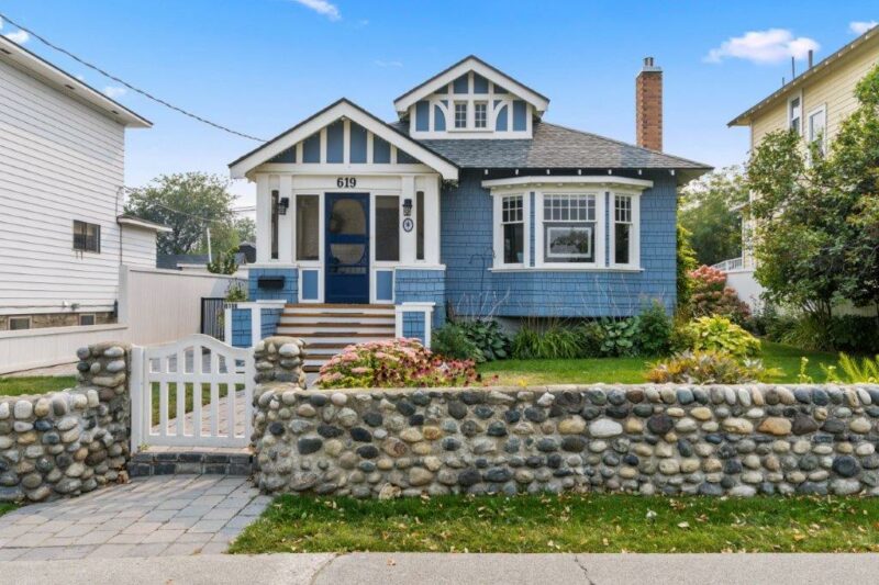 Absolutely Stunning Heritage Home That Is Totally Renovated!    6 Bedrooms & 4 Baths