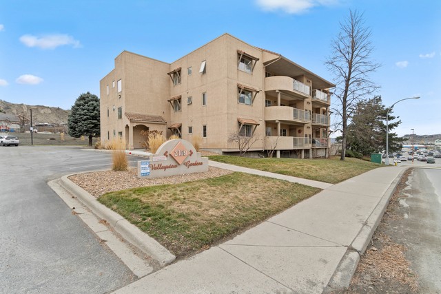 Rare Opportunity In this Well Maintained 55+ Complex In Sought After Valleyview Gardens. 2 Bedrooms & 2 Baths