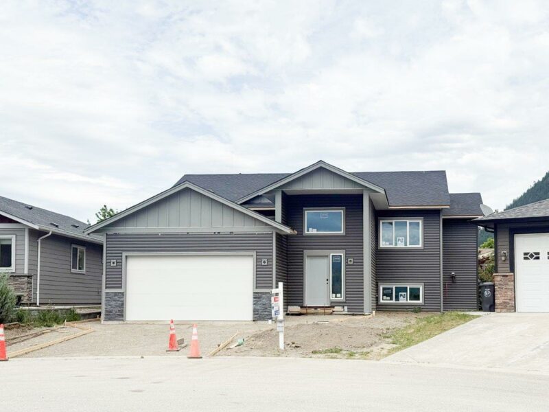 Located In A Quiet Cul De Sac In Chase, New Build Family Home By Springwater Development!   5 Bedrooms & 3 Baths