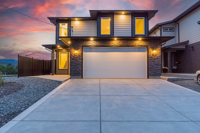 Brand New Luxury Home By Grace Contracting With River And Mountain Views!  6 Bedrooms & 4 Baths