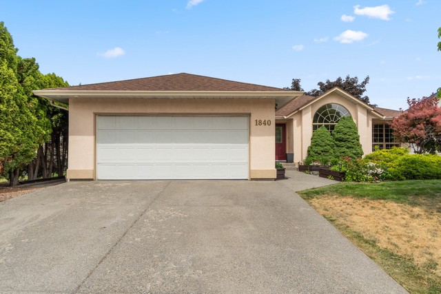 Beautiful Sahali Rancher With In-Law Suite In The Sought After Area Of Sahali!    4 Bedrooms & 3 Baths