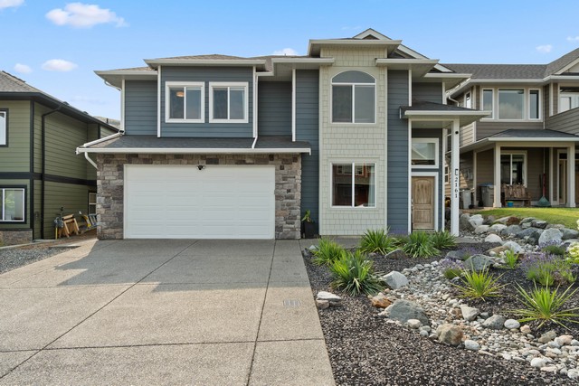 Beautifully Designed & Well Maintained Home Backing Onto Greenspace!    4 Bedrooms & 3 Baths
