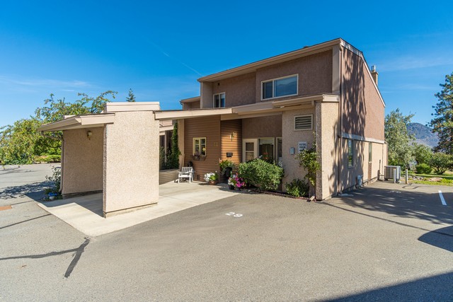 Stunning End Unit With Panoramic City Views & Beautifully Updated!   3 Bedrooms & 2 Baths