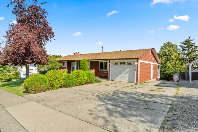 Well Maintained Family Home With A Fully Self Contained In-Law Suite!   4 Bedrooms & 3 Baths