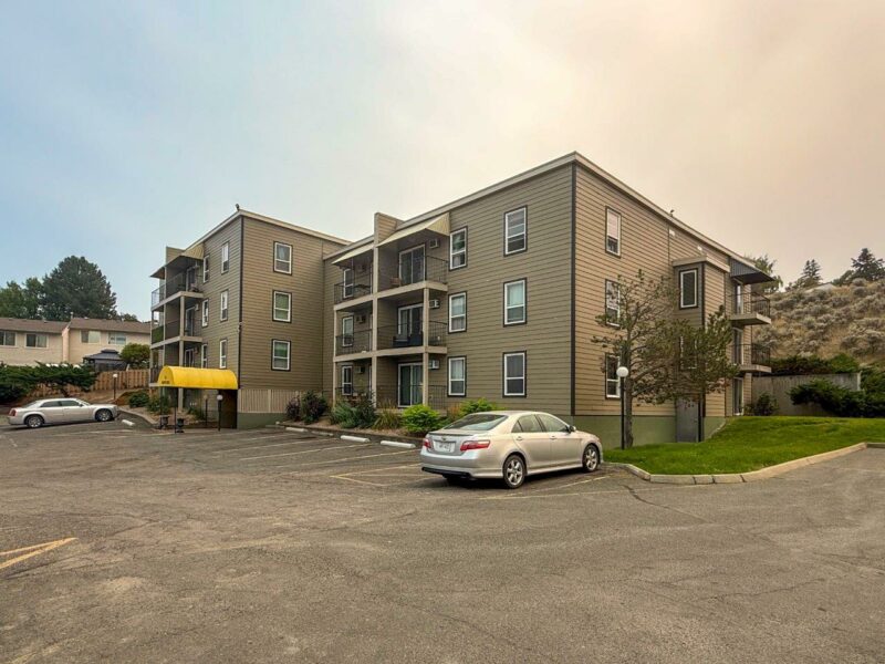 Bright & Updated 2 Bedroom Unit, Perfect First Time Buyers, Students or Investor!   2 Bedrooms  & 1 Bath