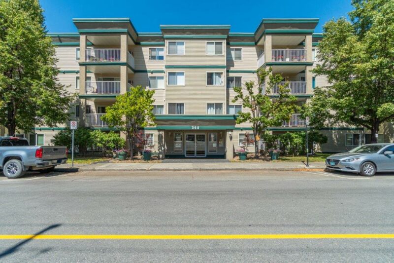Bright & Comfortable 55+ Living At Manor House!   2 Bedrooms & 2 Baths