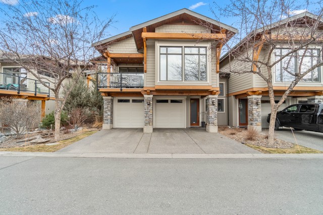 Luxury, Leisure & Effortless Living In This End Unit On The Golf Course   3 Bedrooms &3 Baths