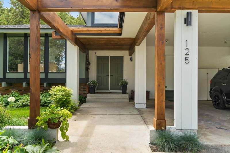 Great Sahali Location  with Stunning Street Appeal & Situated on a Quiet  Cul-De-Sac!  6 Bedrooms & 4 Baths