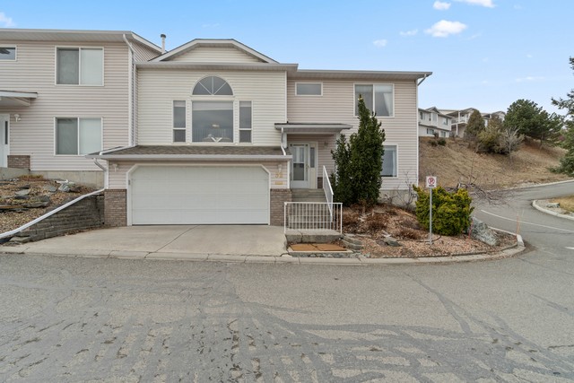 Stylish End Unit Townhouse With Stunning Valley Views & A Double Garage!  2 Bedrooms & 2 Baths
