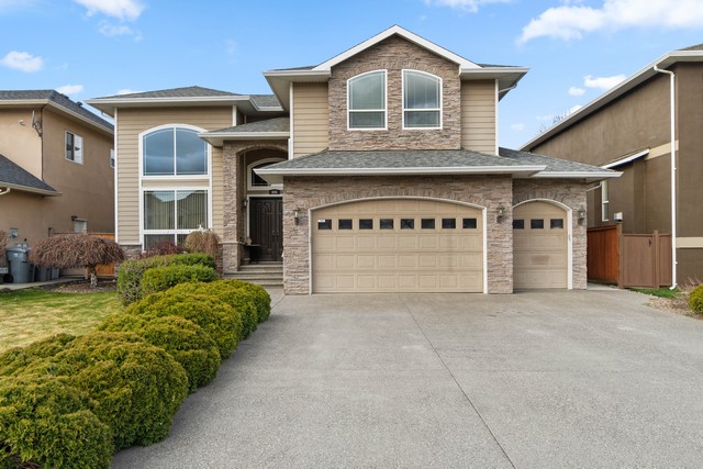 Great Location In A Desired Neighborhood, Close To Schools, Parks & Shopping!  7 Bedrooms & 4 Baths