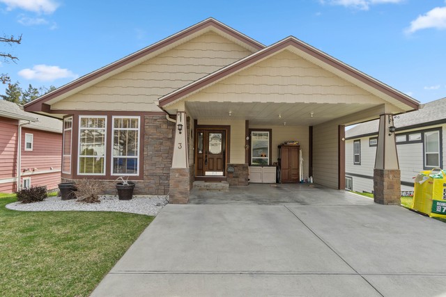 Immaculate Level Entry Home With Full Daylight Basement & Low Strata Fee!  4 Bedrooms & 3 Baths