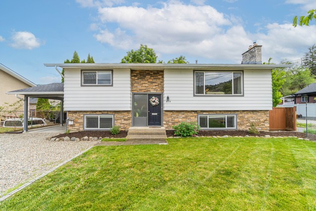Immaculate & Beautifully Updated Home Offering A Blend Of Space, Comfort & Flexibility. 4 Bedrooms & 2 Baths