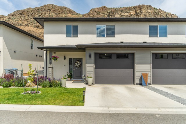 Elegant 4 Year Old 3 Bedroom, 3 Bath Bare Land Strata Townhouse In Exclusive Catalpa Community!  3 Bedrooms & 3Baths