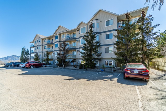 Top Floor Aberdeen Living With Sweeping Kamloops Views! 2 Bedrooms & 1 Bath