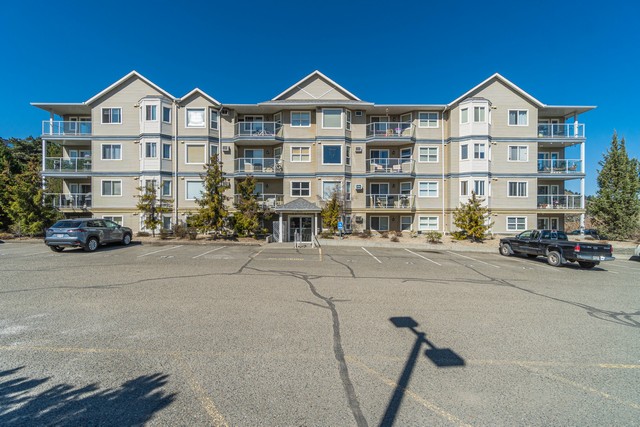 Bright Aberdeen Corner Condo With Sweeping Valley Views. 2 Bedrooms & 1 Bath
