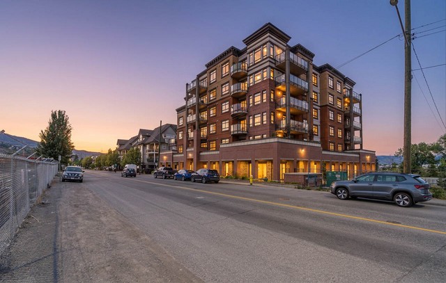 Downtown Exceptional Corner Suite Offering River & Mountain Views!  2 Bedrooms + Den & 2 Baths