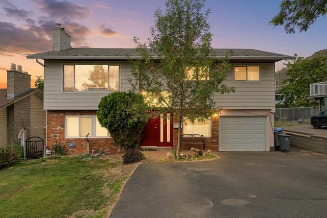 Solid Family Home Offering Great Value And Plenty Of Potential!   3 Bedrooms & 3 Baths